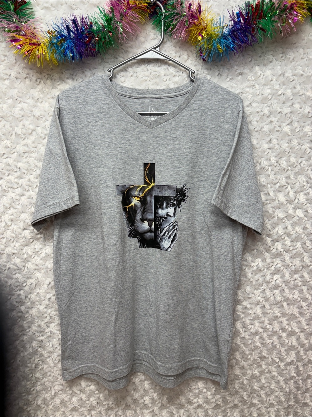 George unisex Large Gray V-Neck Tee with Lion & Praying Hands Cross Graphic